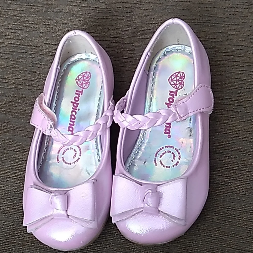 Pink toddlers shoe